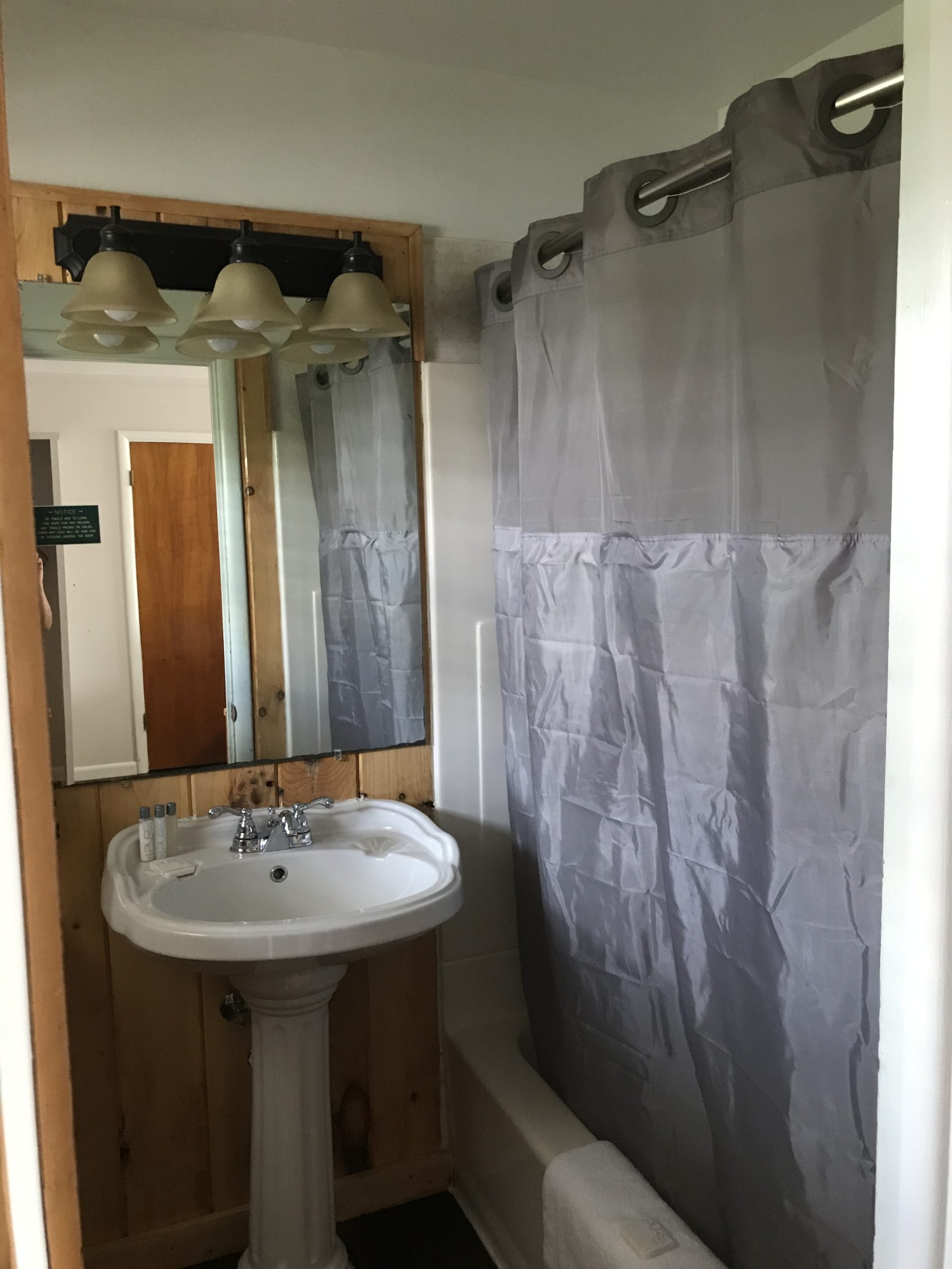 Inn at Gull Lake-Queen 4 Inn at Gull Lake-Queen 4